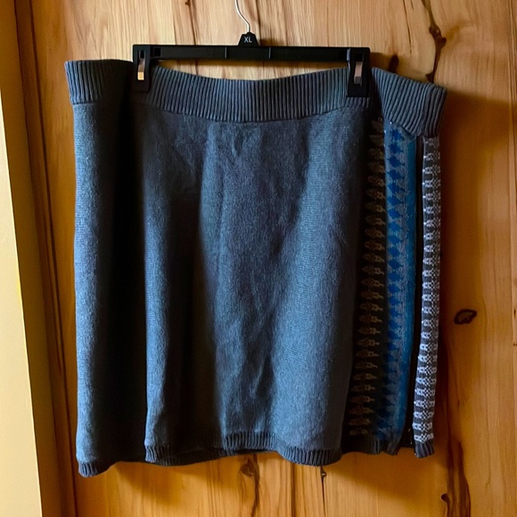 Adventura gray side zip skirt - Picture 1 of 6